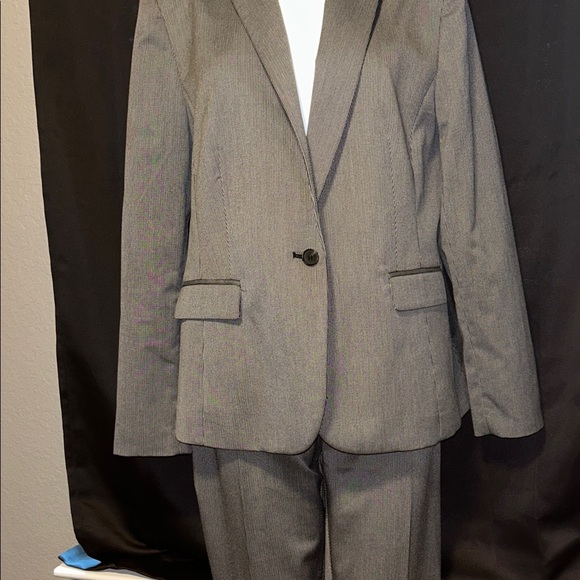 Worthington Classic Gray Women’s Suit, Pant & Blazer - Picture 3 of 9